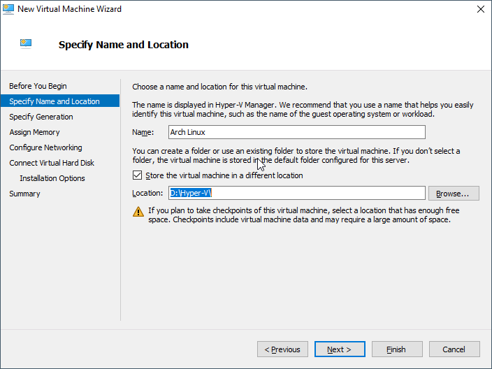 Đặt tên máy ảo (Name) và chọn nơi lưu máy ảo (Location), bấm Next