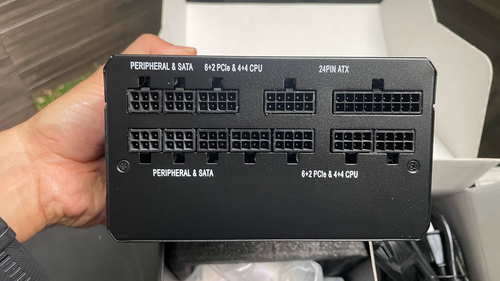 Nguồn có thiết kế Full Modular, có thể tháo lắp dây cáp tuỳ theo nhu cầu sử dụng