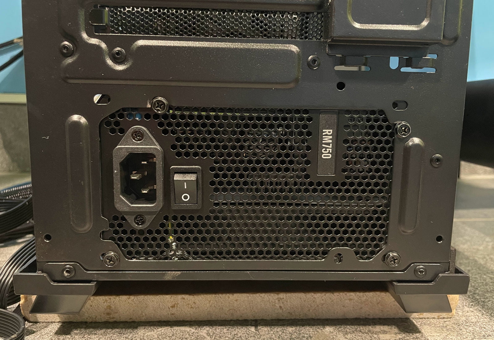 RM750 yên vị trong case DeepCool CL500