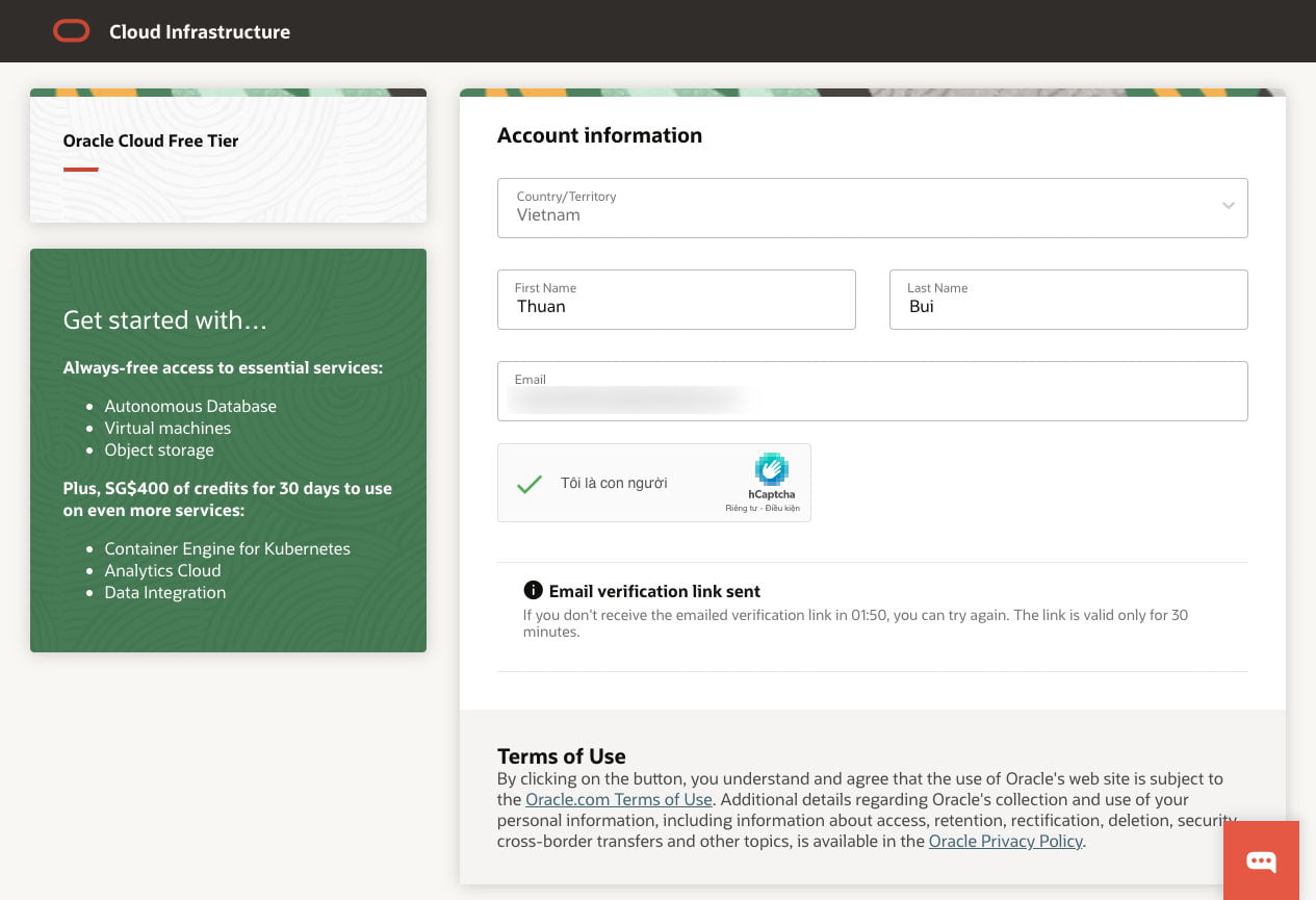 Tiếp theo, điền thông tin First Name (tên), Last Name (họ) và Email, sau đó bấm nút để Oracle gửi email xác nhận tài khoản