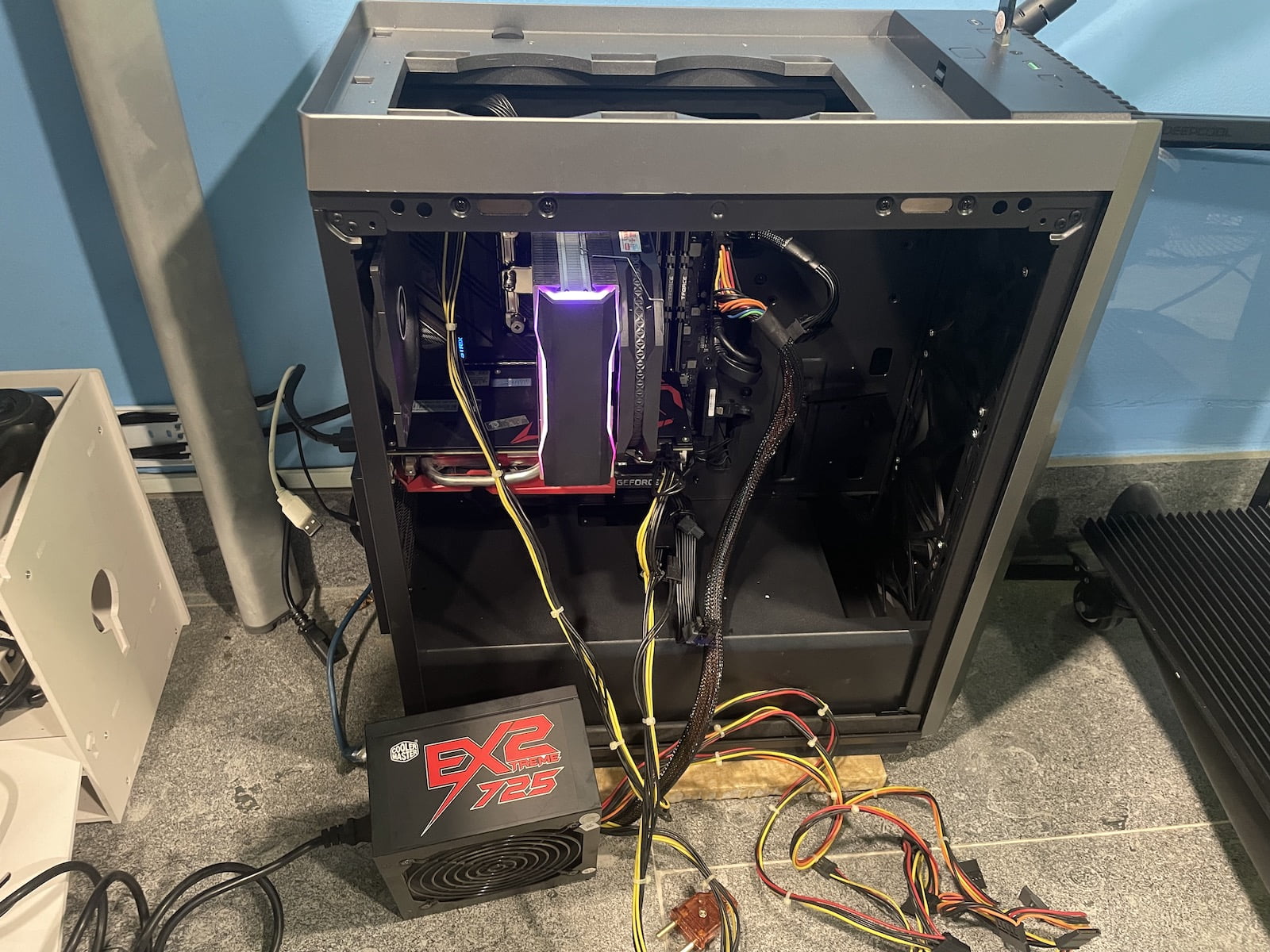 Lắp nguồn khác vào, máy chạy ngon lành lại ngay!